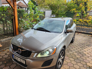 VOLVO XC60 2.4 D [D5] R-Design Momentum Geartronic