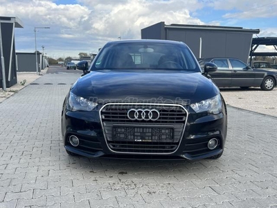 AUDI A1 Sportback 1.6 TDI DPF Attraction Gyári fényezés/ Panorámatető/ Ülésfűtés