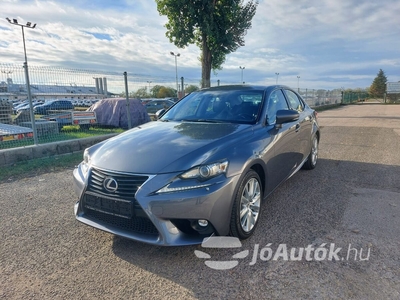 LEXUS IS