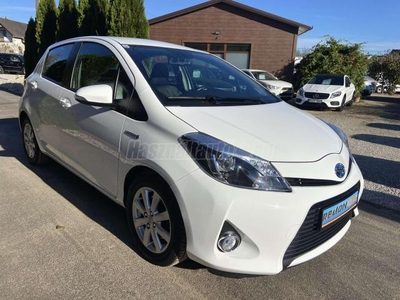 TOYOTA YARIS 1.5 HSD Executive (Automata) S.MENTES V.SZ.KÖNYV LED KAMERA ÉRINTŐ KÉPERNYŐS NAVIGÁCIÓ BŐR 137E KM