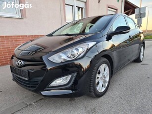 Hyundai I30 1.4i Business Végig vez.szervkönyv....