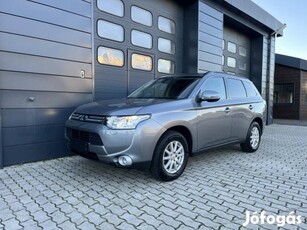 Mitsubishi Outlander 2.2 DI-D Instyle Navi 4WD...