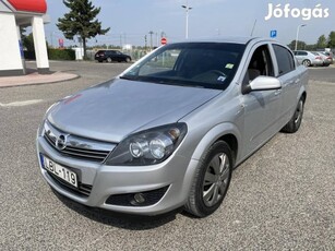 Opel Astra Sedan 1.6 Essentia 2tulaj.klíma.kevé...