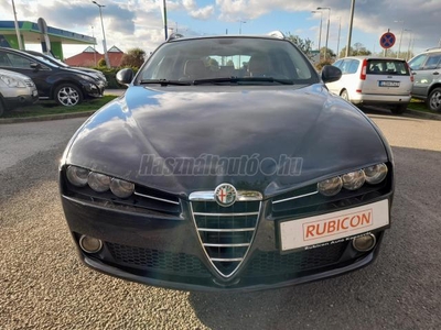 ALFA ROMEO 159 SW 2.0 JTDm 16V Distinctive Világos barna bőr belső. 3 zónás digit klíma. navigáció. 2 gyári kulcs