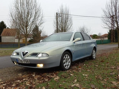 ALFA ROMEO 166 2.4 JTD 2.4 jtd 10v 140 LE ritka Azzurro nuvola kék bőrrel