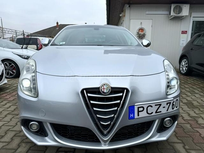 ALFA ROMEO GIULIETTA 2.0 JTDM-2 Distinctive 71.000Km!Vezetett szervizkönyv!Navigáció.Led fényszórók.Parkradar.Ülésfűtés