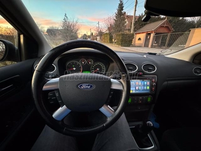 FORD FOCUS 1.6 Ghia