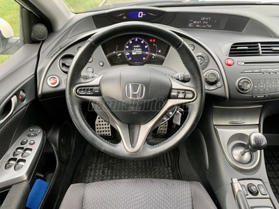 HONDA CIVIC 1.8 Sport Vezetett szervizkönyv. Valós futásteljesítmény. Friss vizsga