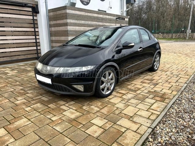 HONDA CIVIC 2.2 CTDi Executive Xenon/Panoráma/Dupla-Digitklíma/Vonóhorog/Ülés fűtés/Tempomat/6 seb/Bőr ülések