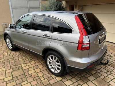 HONDA CR-V 2.0i Executive KITŰNŐ ÁLLAPOT.XENON.ÜLÉSFŰTÉS.PANORÁMATETŐ.VONÓHOROG