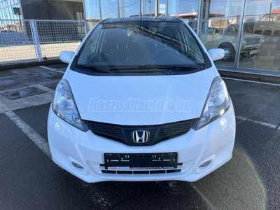 HONDA JAZZ 1.4 Executive CVT Digit klíma!!Tempomat!!Ülésfűtés!!Üvegtető!!Kitűnő állapotban!!