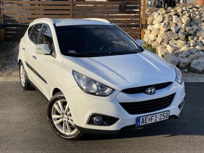 HYUNDAI IX 35 ix35 2.0 CRDi HP Premium 4WD (Automata) ÜFŰ-FÉLBŐR-RADAR-VONÓHOROG- TÉLI-NYÁRI KERÉK SZETT !