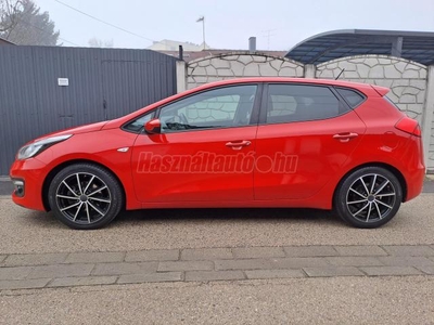 KIA CEE'D 1.4 CVVT EX Prémium Kamera Radar Tempomat Friss szerviz Téli-nyári kerék