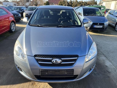 KIA CEE'D SW 1.4 EX SZERVIZKÖNYVES