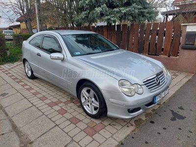 MERCEDES-BENZ C 180 Kompressor Sportcoupe (Automata) Téli+nyári garnitúra // gyári kulcsok // Frissen szervizelve