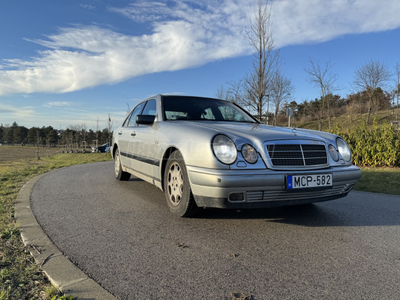 MERCEDES-BENZ E 300 D Avantgarde