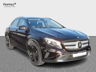 MERCEDES-BENZ GLA 200 Urban 7G-DCT