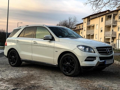 MERCEDES-BENZ ML 350 BlueTec 4Matic Polár Fehér Kitűnő Állapotban