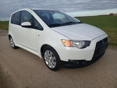 MITSUBISHI COLT 1.3 Invite (EU5) Friss szervíz. friss vizsga. Szervíz könyv