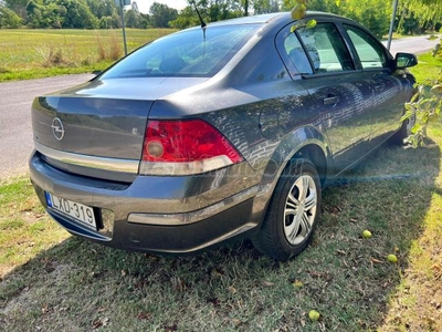 OPEL ASTRA H Sedan 1.6 Classic III