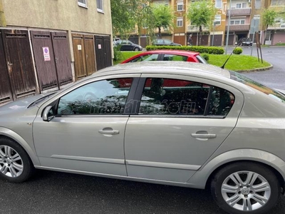 OPEL ASTRA H Sedan 1.6 Cosmo