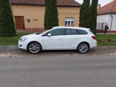 OPEL ASTRA J 1.7 CDTI Cosmo