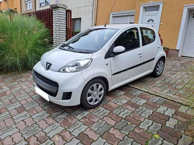 PEUGEOT 107 1.0 Active +101.700 KM+SZERVIZKÖNYV+KÉT GYÁRI KULCS+KLÍMA+SÉRÜLÉSMENTES GYÁRI FÉNYEZÉS++