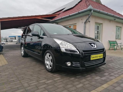 PEUGEOT 5008 1.6 HDi Family