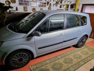 RENAULT SCENIC Grand Scénic 1.9 dCi Privilege