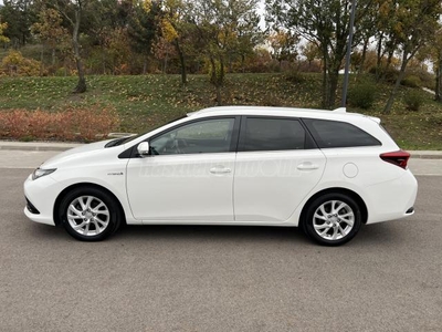 TOYOTA AURIS Touring Sports 1.8 HSD Active MY17 Trend+ (Automata) LED NAVI KAMERA TÁBLAFELISMERŐ