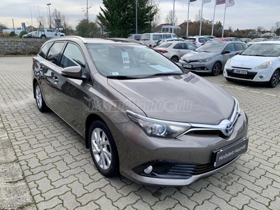 TOYOTA AURIS Touring Sports 1.8 HSD Active Trend (Automata) Mo-i. márkaszevizes. 1. tulaj