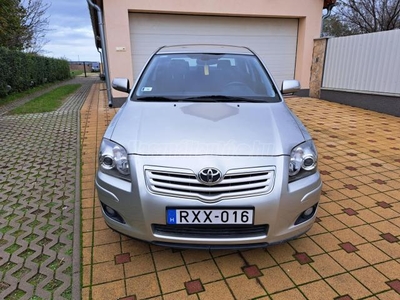 TOYOTA AVENSIS 1.6