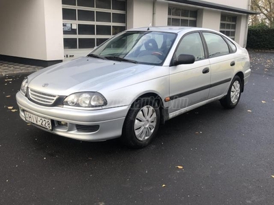 TOYOTA AVENSIS 1.6 Linea Luna