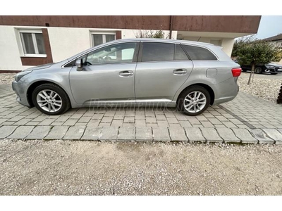 TOYOTA AVENSIS Wagon 2.0 D-4D Sol