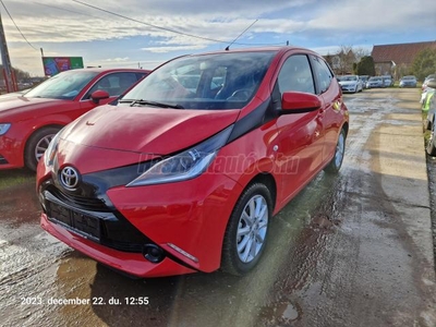 TOYOTA AYGO 1.0 x-play