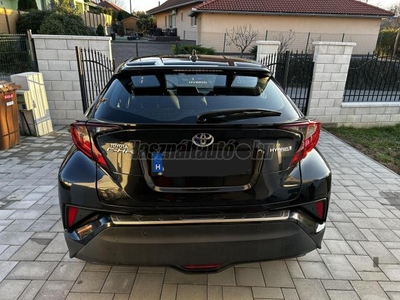 TOYOTA C-HR 1.8 Hybrid Comfort Business e-CVT