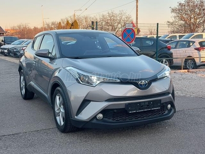 TOYOTA C-HR 1.8 Hybrid Dynamic Comfort e-CVT LED-NAVI-ÜLÉS F-T.T.TEMPOMAT-PÓTKERÉK-17 ALU-60eKm