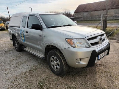 TOYOTA HI LUX Hilux 2.5 D-4D 4x4 Single Comfort AC VONÓHOROG.KLÍMA.PLATÓBÉLÉS.DOBOZ.GALYTÖRŐ.4 SZEMÉLYES.4X4!