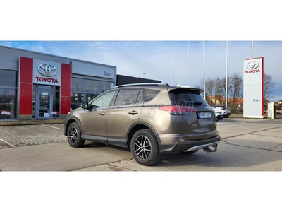 TOYOTA RAV 4 2.0D Selection 143LE