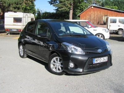 TOYOTA YARIS 1.5 HSD Eco (Automata) Magyar.Vezetett Szervízk.Hybrid!!!