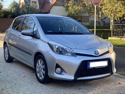 TOYOTA YARIS 1.5 HSD Executive (Automata) FRISS SZERVIZ++MAGYARORSZÁGI++FÉLBŐR BELSŐ