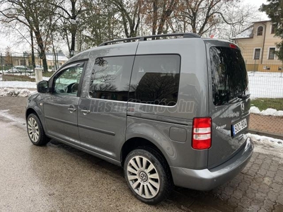 VOLKSWAGEN CADDY 1.6 CR TDI Life Trendline DSG BlueMotion Klíma Navi