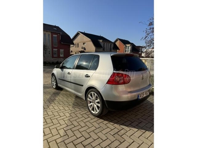 VOLKSWAGEN GOLF V 1.6 FSI Comfortline