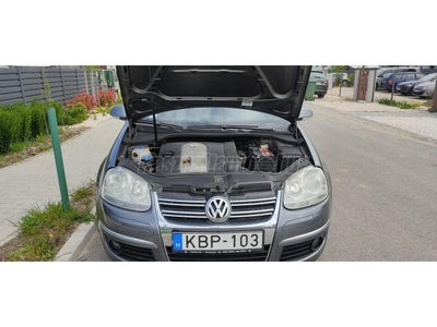 VOLKSWAGEN JETTA 1.6 FSI Comfortline 1KM