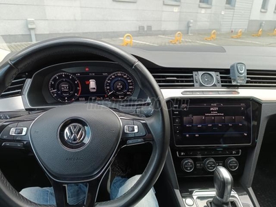 VOLKSWAGEN PASSAT VIII Variant 2.0 TSI BMT Highline DSG R-Line