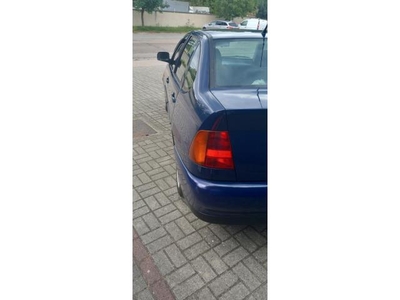 VOLKSWAGEN POLO Classic 1.6 75