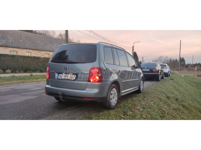 VOLKSWAGEN TOURAN 1.9 PD TDi Highline