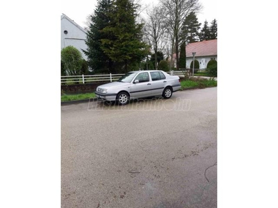 VOLKSWAGEN VENTO 1.6 CL