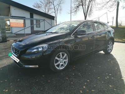 VOLVO V40 1.6 D [D2] Momentum Powershift