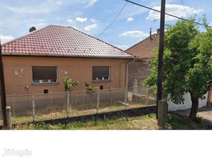 Eladó ház/ 1.4 Ha szőlő Abasáron